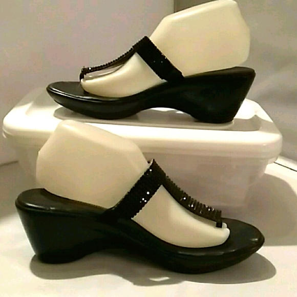 Athena Alexander - Picture 1 of 7